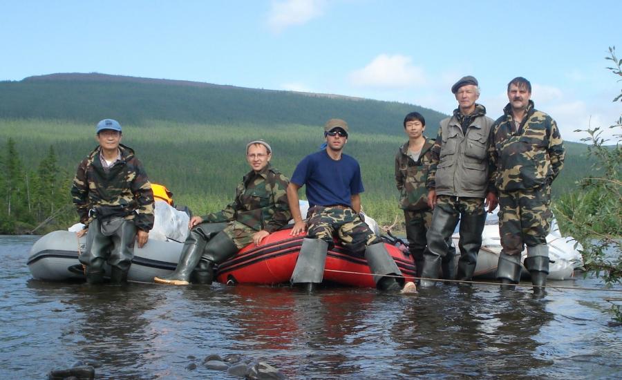 The 2007 Siberian Forest Expedition team prepares to set off on the Kochechum River for the next field site after packing up camp.